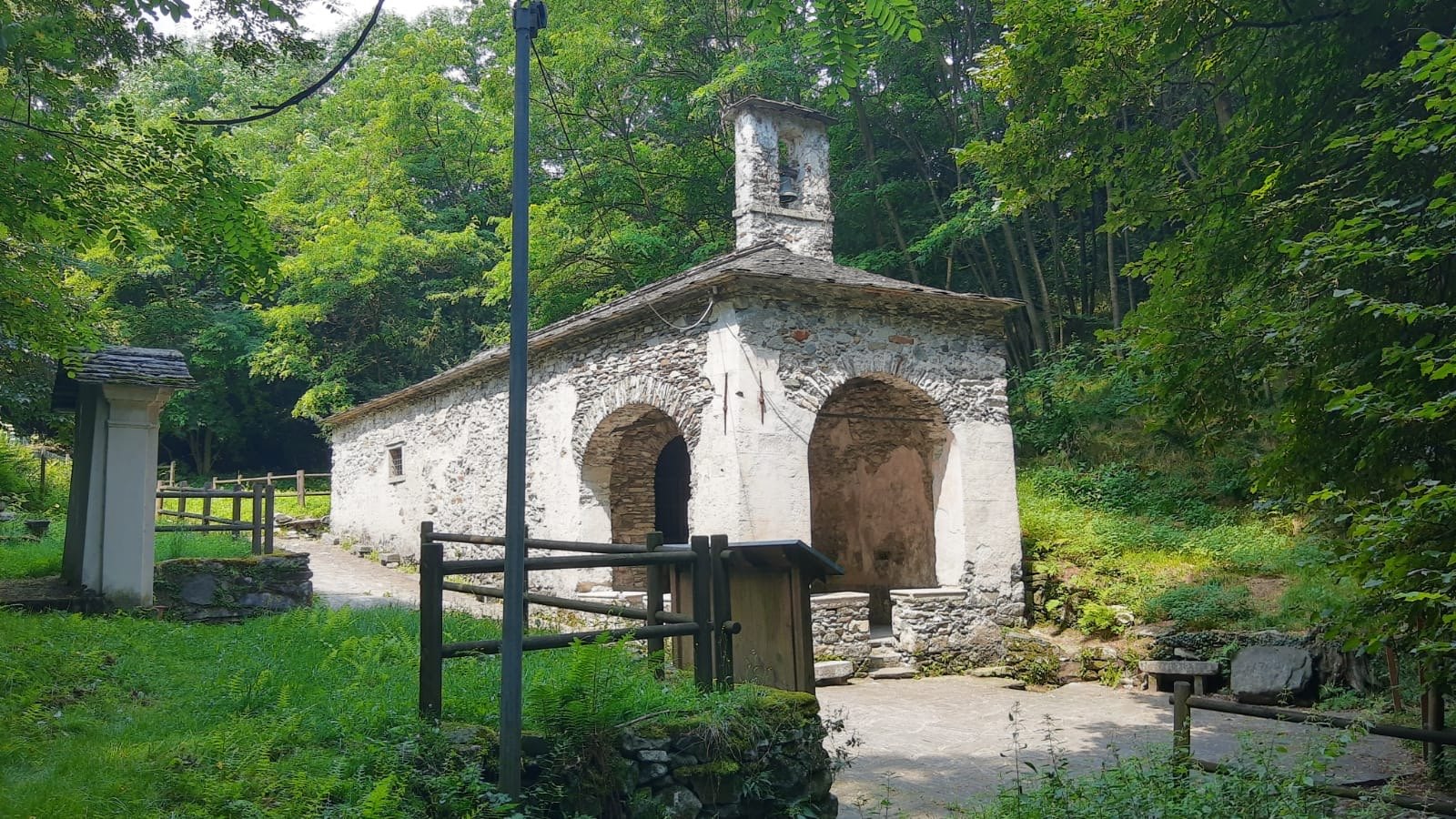 La chiesetta di San Giulio, costa ovest — Lago d'Orta, fotografia di Patrizia Franzina